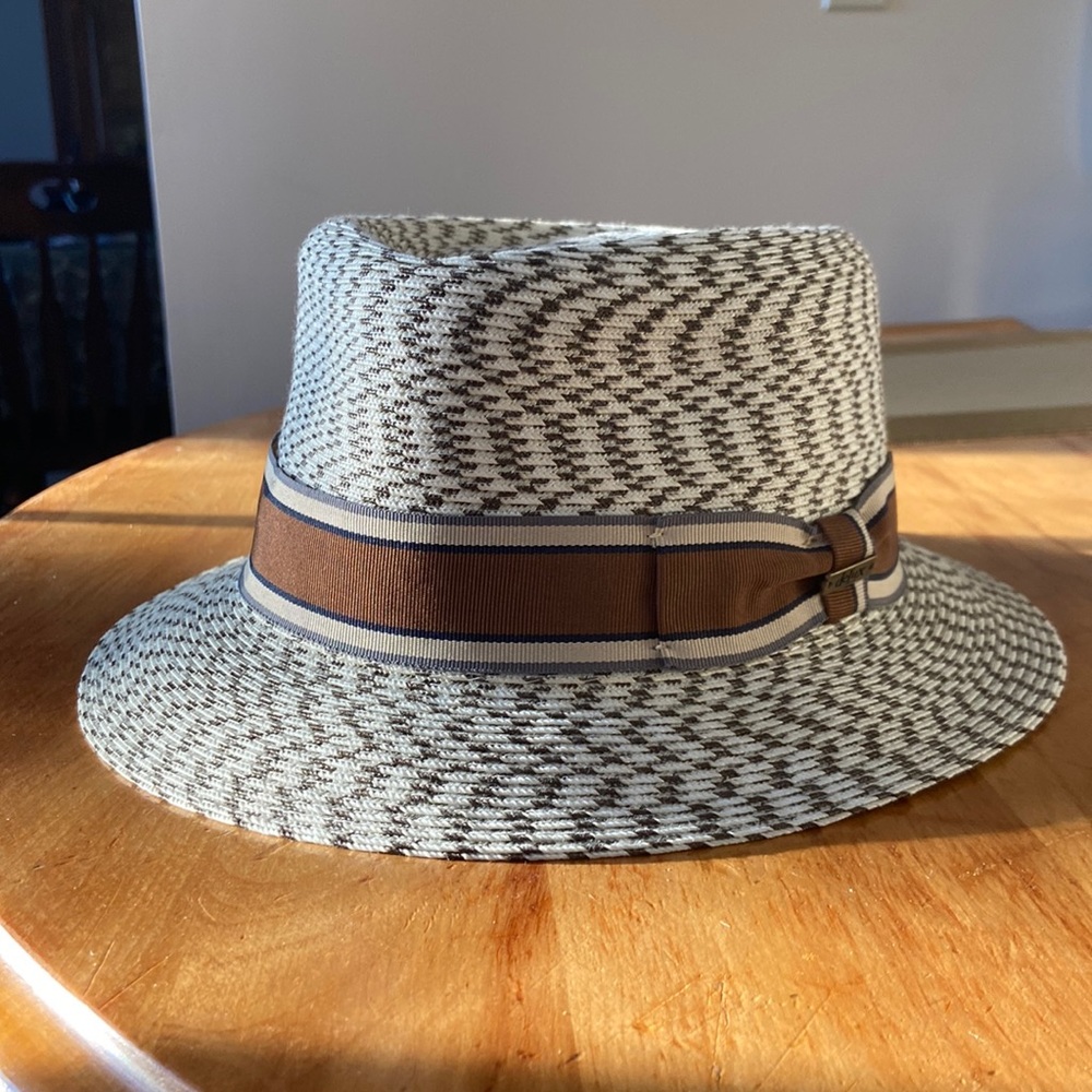 DeLuX hat